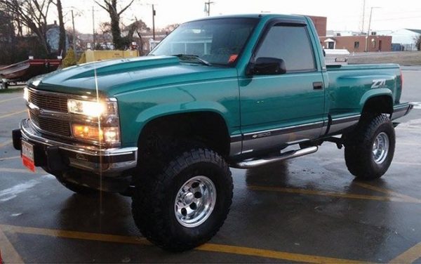 SuperLift 4 inch -6 inch Lift Kit with Bilstein Shocks for 1993-1999 GMC-Chevy 1500 - K270B - truck on a parking lot