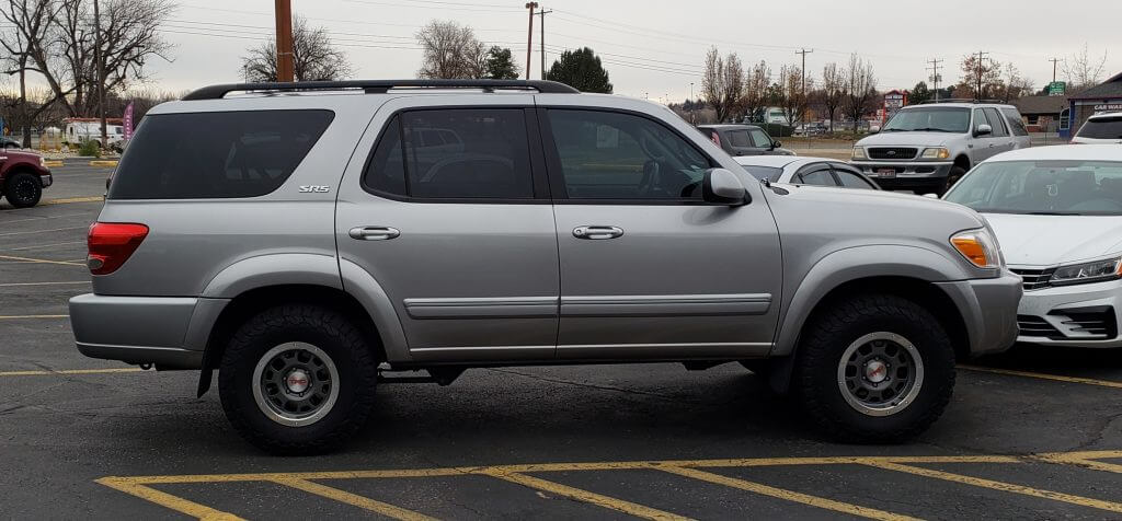 2000 - 2006 Toyota Sequoia 2.8'' front lift 1'' rear lift