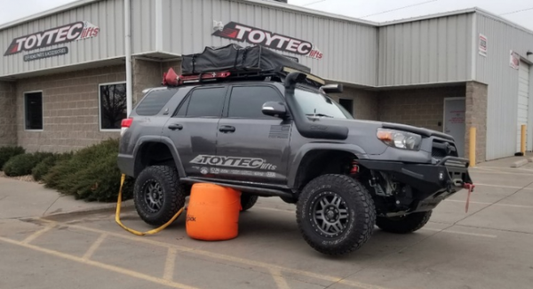 ARB Bushranger X-Jack Kit 4400lb 72X10 Lifts with Air from Exhaust or Compressor - on a 4runner by toytec side view