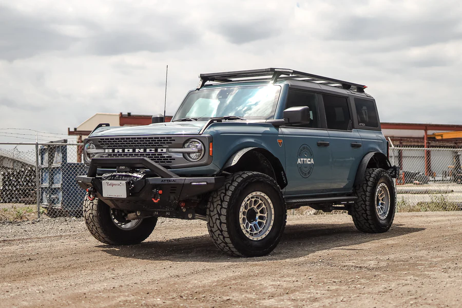 ATTFB01F101-BX_Attica_4x4_2021-2023_Ford_Bronco_Frontier_Series_Roof_Rack_Lifestyle_02