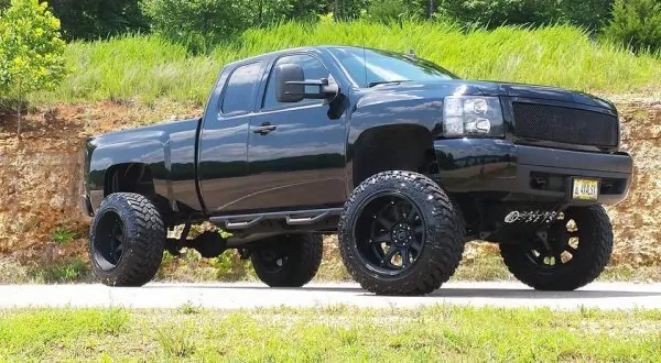 SuperLift 8" Lift Kit for 2007-2016 Chevy Silverado and GMC Sierra 1500 4WD with Cast Steel Control Arms