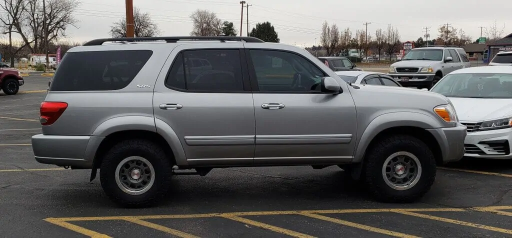 2000 - 2006 Toyota Sequoia 2.8'' front lift 1'' rear lift
