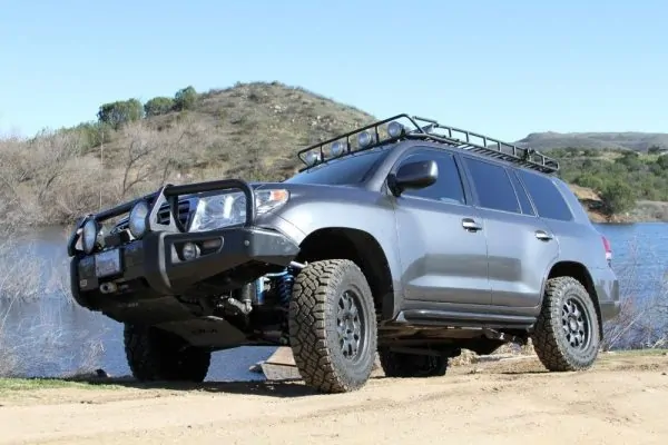 Total Chaos Uniball Lower Control Arms with Uniball For 2008-2020 Toyota Land Cruiser 200 Series