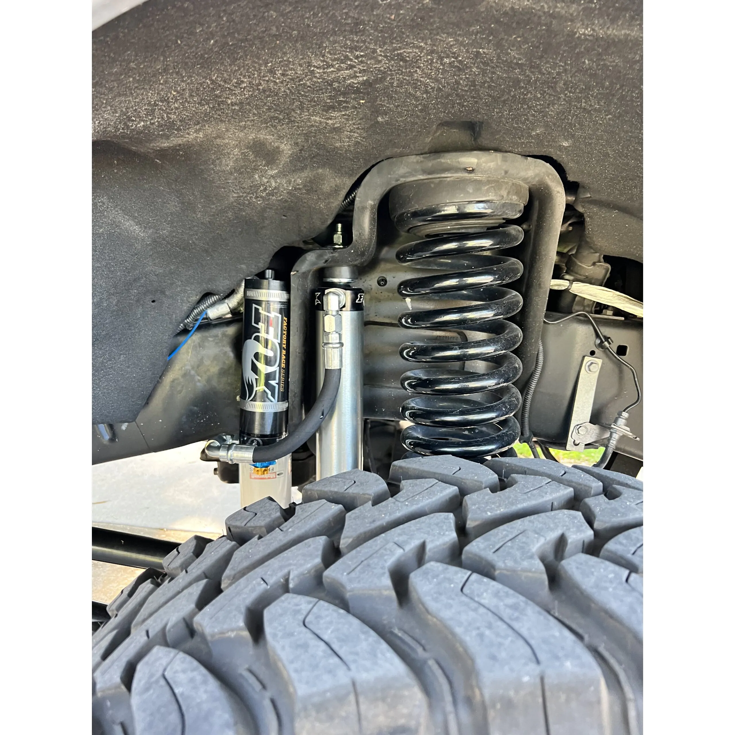 FOX 2.5 Factory Res Adj 4-6 Front Lift Shocks 2017-2026 Ford F250 4WD customer review image